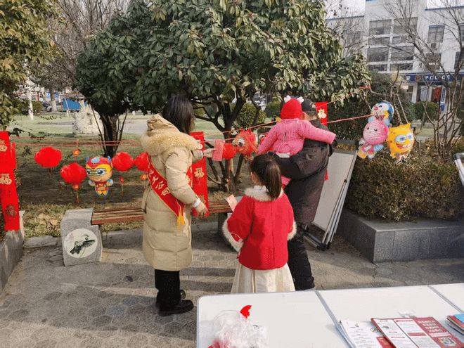 元宵走基层 平安产险开封中心支公司组织开展防范非法集资宣传教育进社区活动(图2)